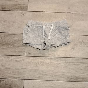 🍕Carters grey ruffle pocket shorts🪅🌷 💧 💕 ✨️ 🍎🍋🧁☃️🦋🐯🐠🍬🍿